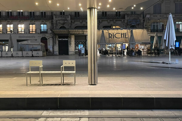 Réalisation Montpellier Place de la comédie station tramway LED PUCK SNAP