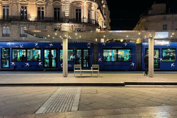 Réalisation Montpellier Place de la comédie station tramway LED PUCK SNAP